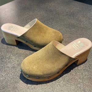 Stylish Tan/Olive Suede Clogs